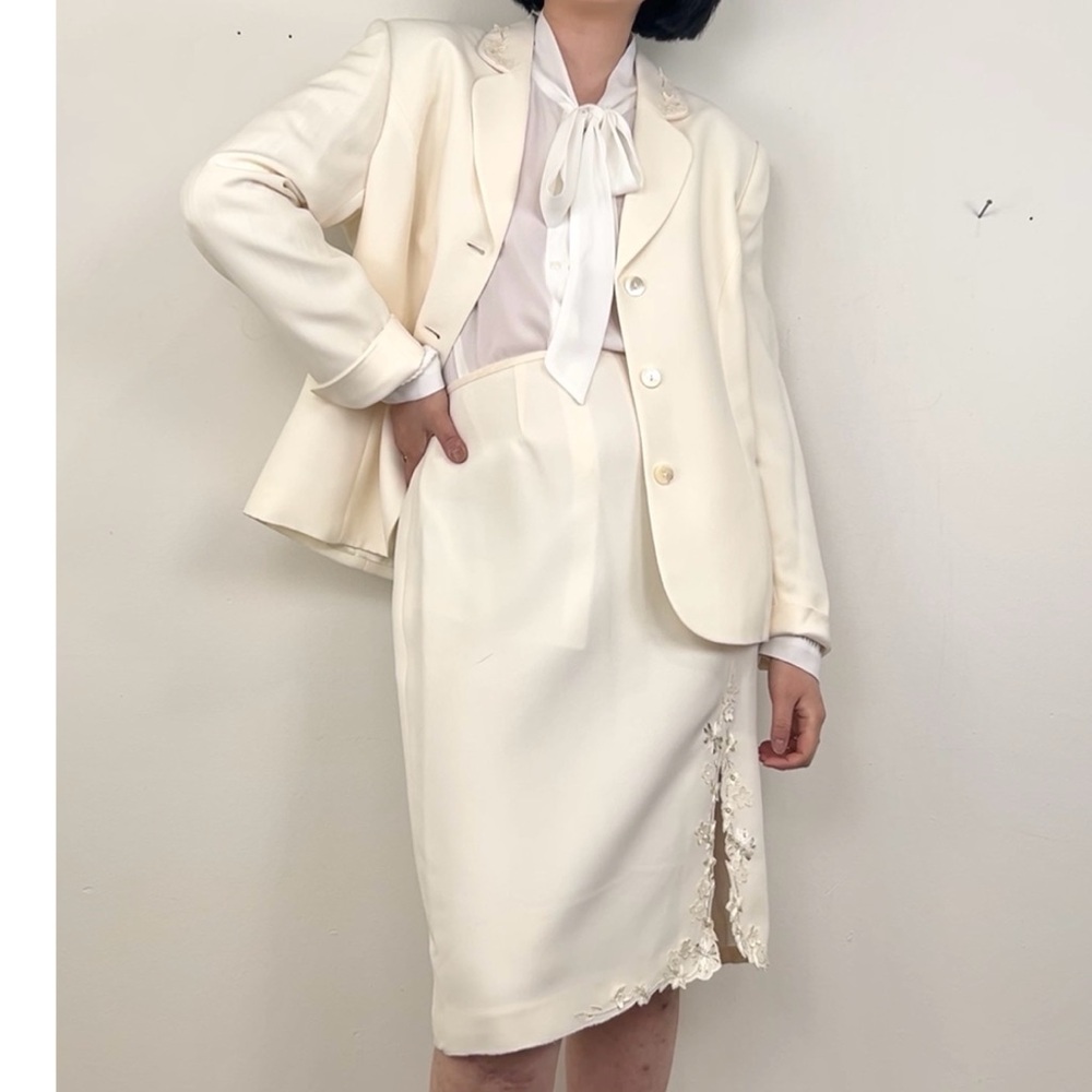 Vintage 90s Kasper Cream Bridal Skirt and Blazer Suit - Picture 2 of 8